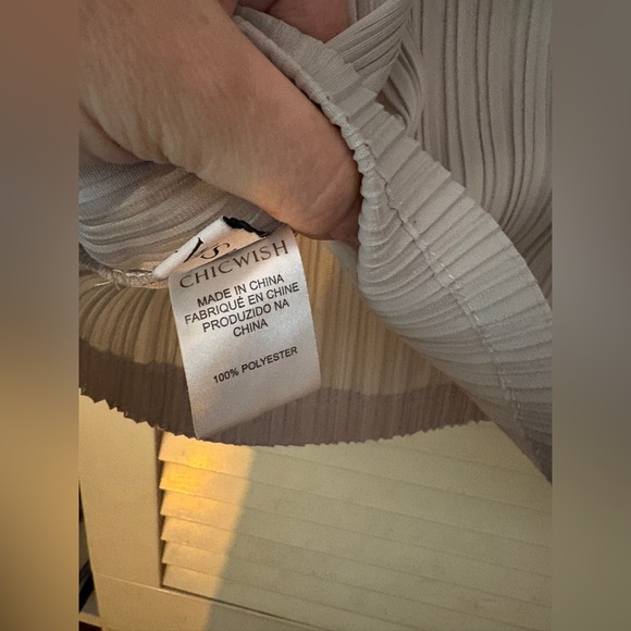 Elegant Gray Women's Top PLEATS PLEASE Chicwish Bone High Neck Sleeveless - Picture 3 of 3